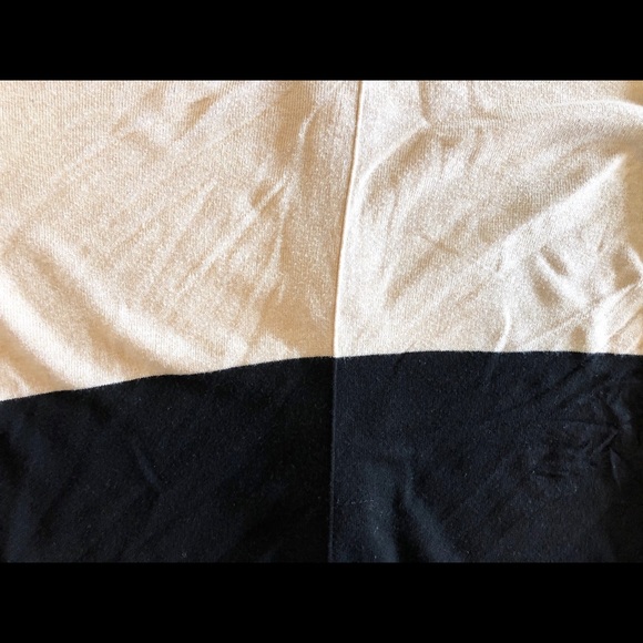 Vertical Design Women’s Sweater - Picture 3 of 5